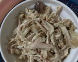 Foto langkah ke 2 dari resep Ayam suwir simpel.
