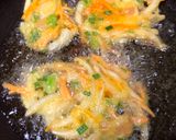A picture of step 5 of Japanese Tempura Rice Burger.