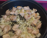 Foto del paso 2 de la receta: Pollo en salsa con espinacas y champiñones
