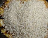 Foto del paso 3 de la receta: Arroz con sepia, setas y espinacas