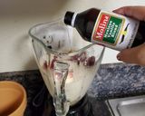 Foto del paso 2 de la receta: Agua de fresa y leche