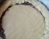 Foto del paso 4 de la receta: Tarta de durazno con bordes de chocolates.