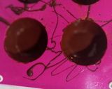 Foto del paso 4 de la receta: Esfera de chocolate rellena de helado de fresa