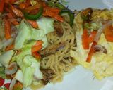 A picture of step 5 of Cabbage plated noodles with veggies and egg.