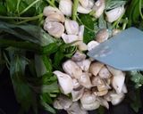 Foto langkah ke 4 dari resep Tumis kangkung Jamur.