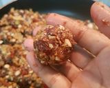 A picture of step 4 of Dry fruit Muesli Ladoo.