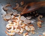 Foto langkah ke 3 dari resep Kwetiau goreng.