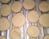 A picture of step 3 of Butter cookies.