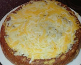 Foto del paso 5 de la receta: Sandwichón pizzero con pollo y salchichas frescas y beicon