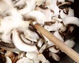 Tejfölös gombapaprikás🧅🧄🍄🌶 nokedlivel recept fázis 2 fotója