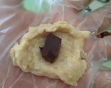 Foto langkah ke 3 dari resep Bola Pisang Coklat Lumer 🧆.