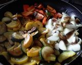 Foto del paso 3 de la receta: Vegetales🥗salteados con salsa de soja y piña picante🌶