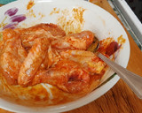 Foto del paso 4 de la receta: Alitas de pollo fritas con picada de verduras en leche