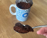 Foto del paso 5 de la receta: Bizcocho a la taza de cacao y azúcar moreno | 3 min de micro - 5 min en total