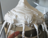 Foto del paso 2 de la receta: Merengue Suizo (fácil y perfecto para decorar)
