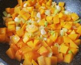 Foto del paso 2 de la receta Crema de calabaza dulce y puerros
