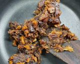 ખજૂર ડ્રાયફ્રુટ ચીકી (Dates Dryfruit Chikki Recipe In Gujarati) રેસીપી સ્ટેપ2ફોટો