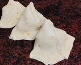 A picture of step 7 of Aloo samosa.