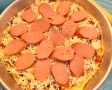 Foto langkah ke 5 dari resep Meat Lover Pizza.