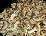Foto del paso 3 de la receta: Solomillo en salsa de champiñones con tropezones