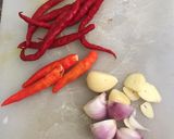 Foto langkah ke 2 dari resep Ayam suwir balado kemangi.