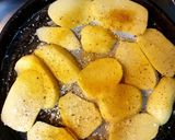 Foto del paso 1 de la receta: Abadejo a la gallega con patatas a la sal, curry y verde