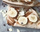 Une image de l'étape 2 de Wrap chaud bananes, amandes effilées et pépites de chocolat.