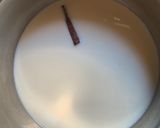Une image de l'étape 1 de Crème catalane à la fleur d’oranger et zeste d’orange de Christophe Michalak.