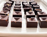 Foto del paso 2 de la receta: 2 tabletas Chocolate sin azúcar con frutos secos