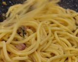 Foto del passaggio 4 della ricetta #110👩🏻‍🍳Incontro di mare e terra: tonno fresco, zucchina e uova