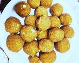 बेसन के गुड़ वाले लड्डू (besan ke gur wale ladoo recipe in Hindi) रेसिपी चरण 4 फोटो
