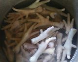 Foto langkah ke 1 dari resep Ceker ayam rica-rica daun kemangi.