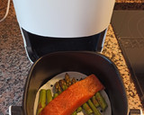 Foto del paso 1 de la receta: Salmón con espárragos verdes en airfryer