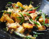 Foto langkah ke 3 dari resep Tumis Teri Kentang Cabe Ijo.