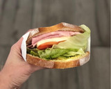 Foto del paso 9 de la receta: Sándwich completo en pan lactal tipo artesano