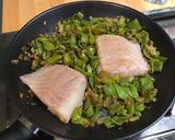 Une image de l'étape 9 de Filets de lieu noir aux oignons, poivrons et anis vert.