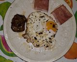 Foto del paso 4 de la receta: Huevo frito con trufa negra rallada y guarnición