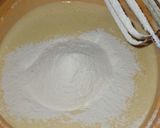 Foto langkah ke 2 dari resep Simple Yoghurt Cake.