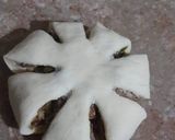 A picture of step 7 of Chicken flower buns.