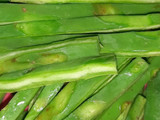 Carne de puerco con nopales en salsa de chile mora