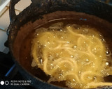 வெங்காய பூண்டு மணம் கலந்த முறுக்கு(murukku recipe in tamil) ரெசிபி ஸ்டேப் 3 புகைப்படம்