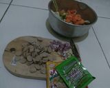 Foto langkah ke 1 dari resep Sayur SOP sederhana ala anak kost.