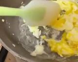 รูปขั้นตอนการทำที่ 4 ของ ข้าวไข่ขยี้แซลมอนทอดราดซอสเทอริยากิ