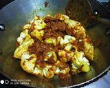 A picture of step 3 of Gobhi masallam.
