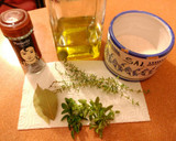 Foto del paso 1 de la receta: Aceite aromático de orégano y tomillo