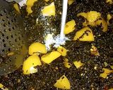 A picture of step 6 of Aloo Palak.