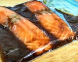 Foto del paso 1 de la receta: Salmón al horno marinado con soja y miel con tallarines de calabacín