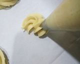 A picture of step 5 of Melting moments cookies.