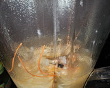 Foto del paso 5 de la receta: Bisque de langostinos con fideos fritos y gambas blancas