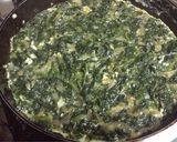 Foto del paso 5 de la receta: Tortilla de espinacas con cebolla caramelizada